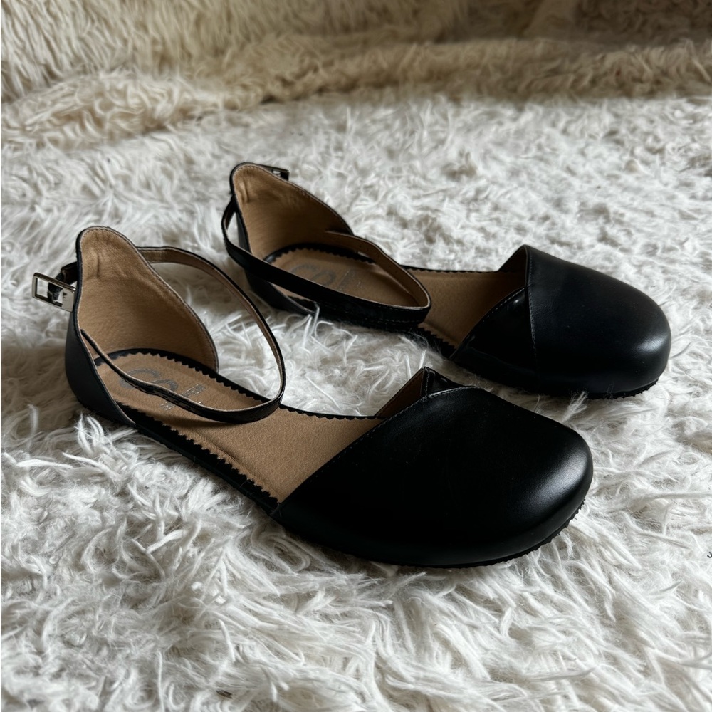 NWOT SHAPEN Poppy Black Flats
